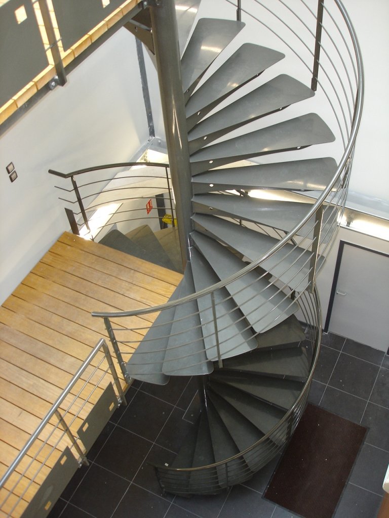 escalier helicoidal avec palier intermediaire